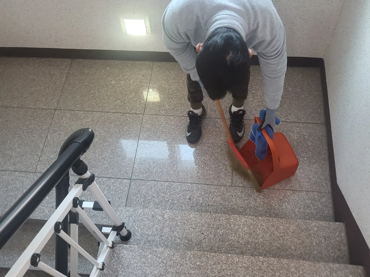 남구 이천동 빌라 공동현관 장비 주변 정밀 위생청소 사례 - 행진크린